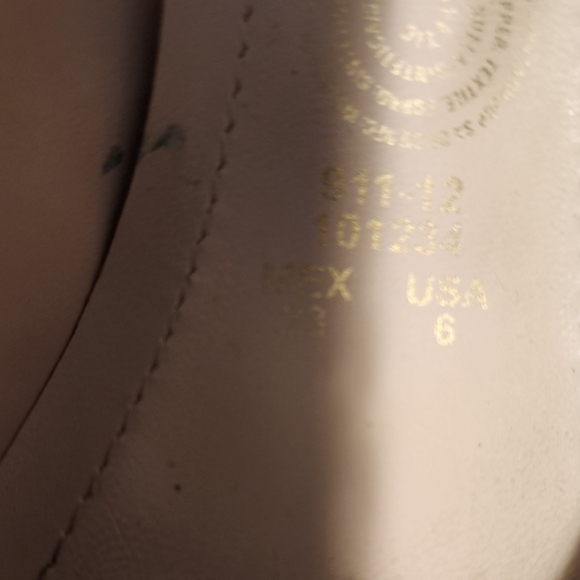 Classic Navy Blue Suede Heels with Pointed Toe - Picture 3 of 8